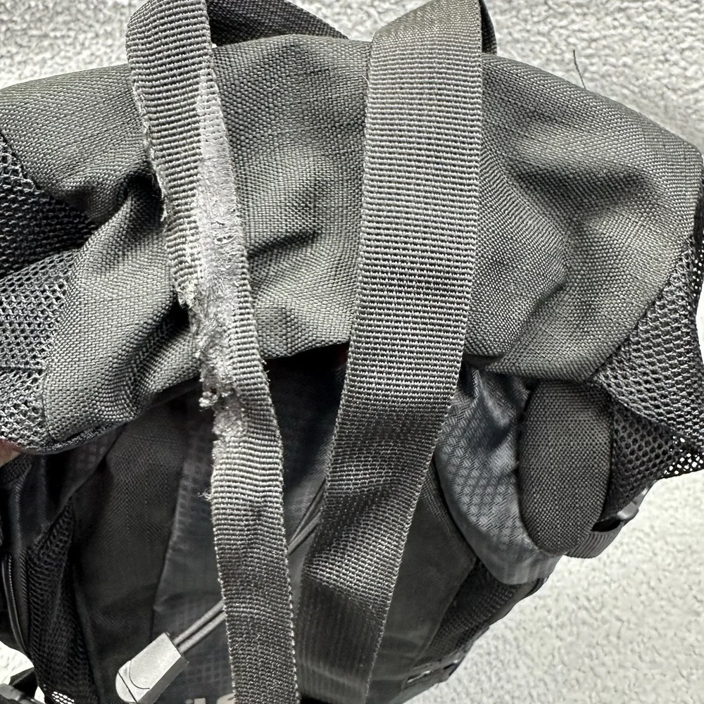 Quest Aspen Brook 2L Black Hydration Pack Backpack CEH011089 Hiking Bag, Bladder